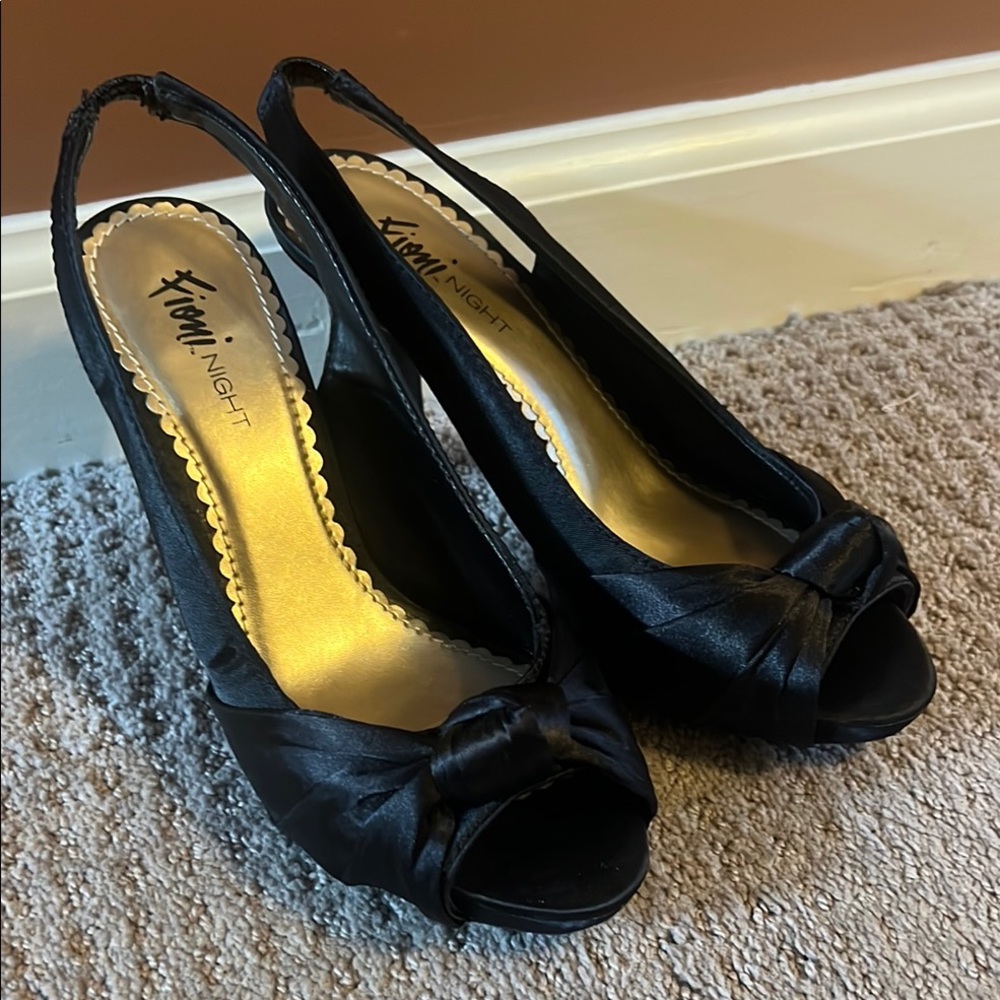 FIONI Clothing Black Patent Leather Heels with Bow